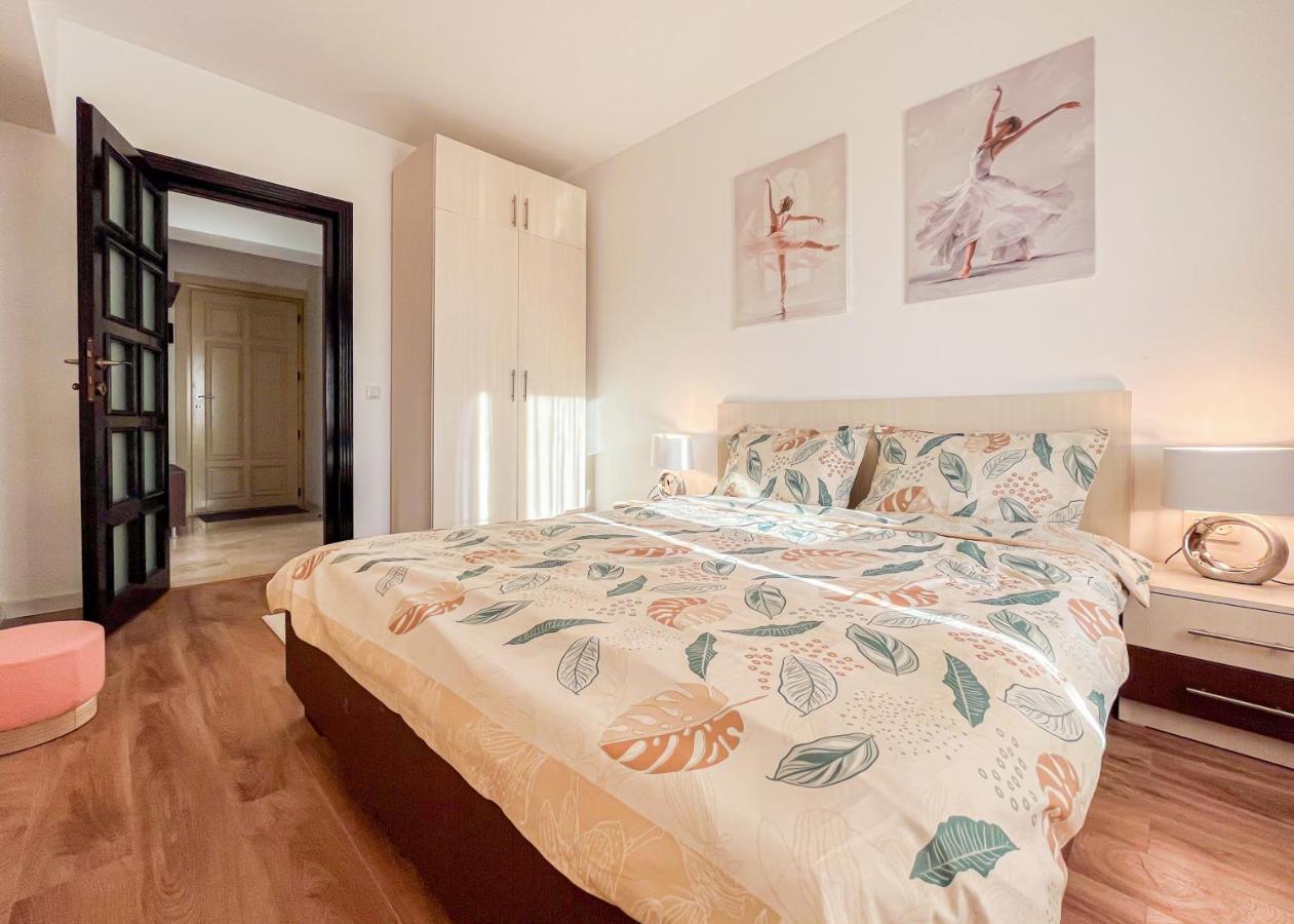 Uniquemoments Airport Apartment & Secure Parking & Airport Shuttle Iasi Ngoại thất bức ảnh