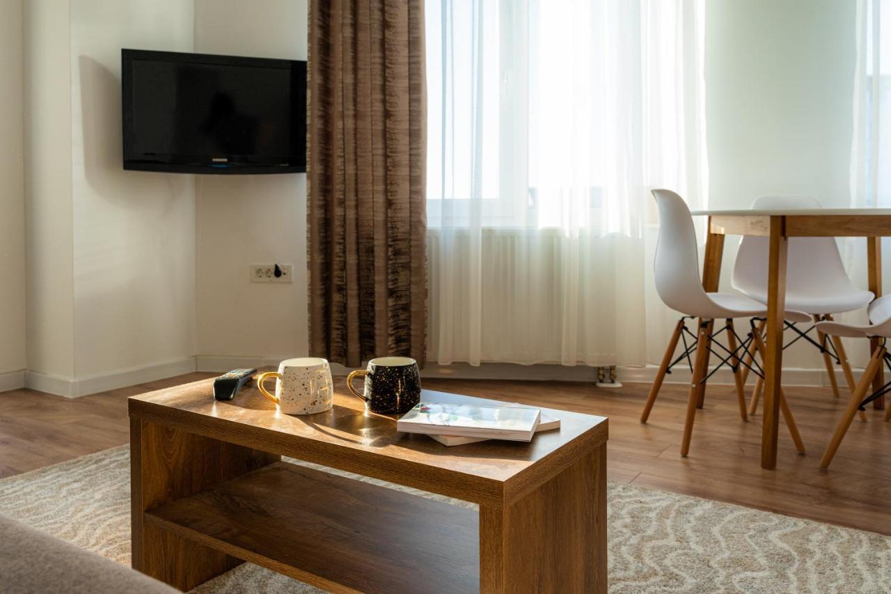 Uniquemoments Airport Apartment & Secure Parking & Airport Shuttle Iasi Ngoại thất bức ảnh