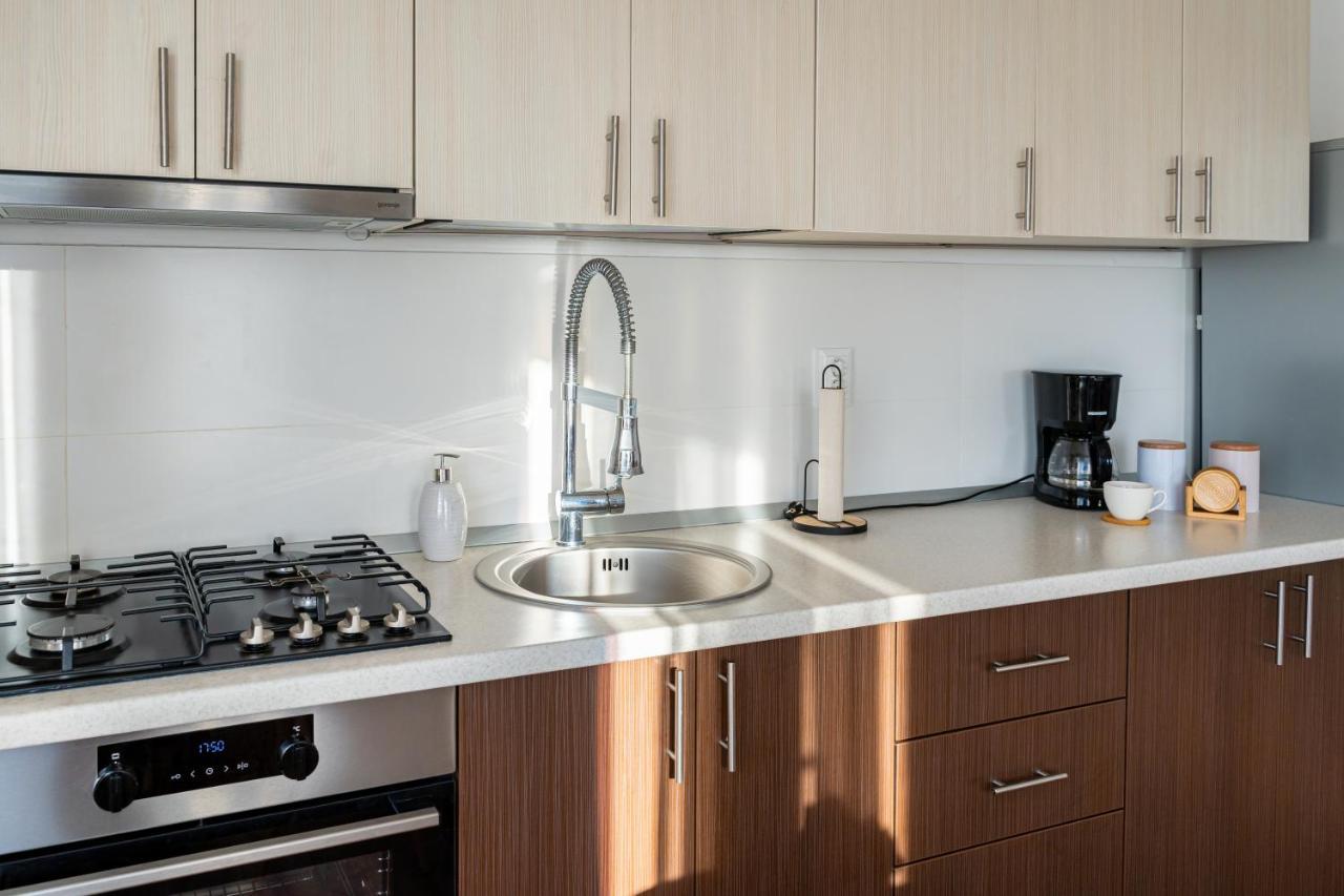 Uniquemoments Airport Apartment & Secure Parking & Airport Shuttle Iasi Ngoại thất bức ảnh
