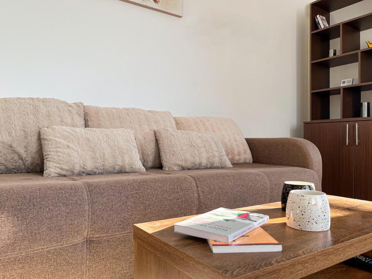Uniquemoments Airport Apartment & Secure Parking & Airport Shuttle Iasi Ngoại thất bức ảnh