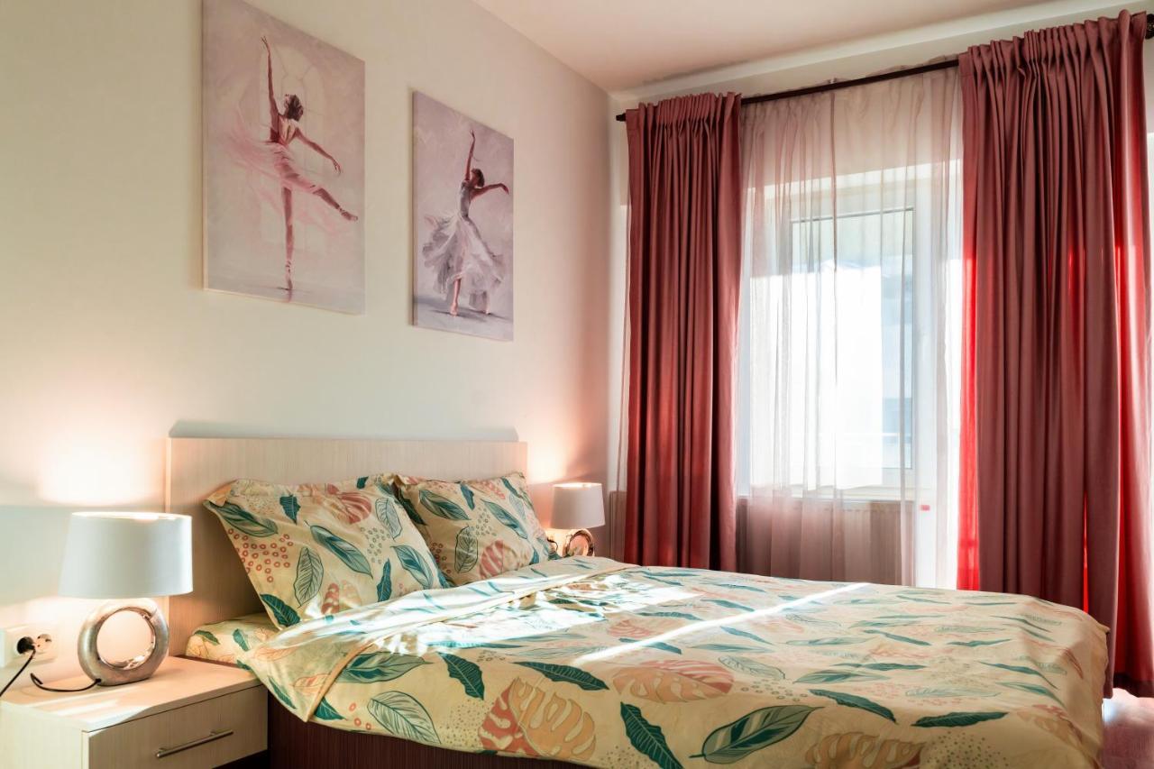 Uniquemoments Airport Apartment & Secure Parking & Airport Shuttle Iasi Ngoại thất bức ảnh